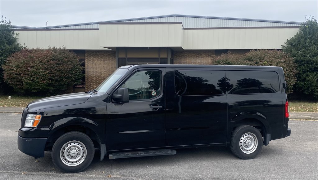 2017 Nissan NV Passenger S's photo